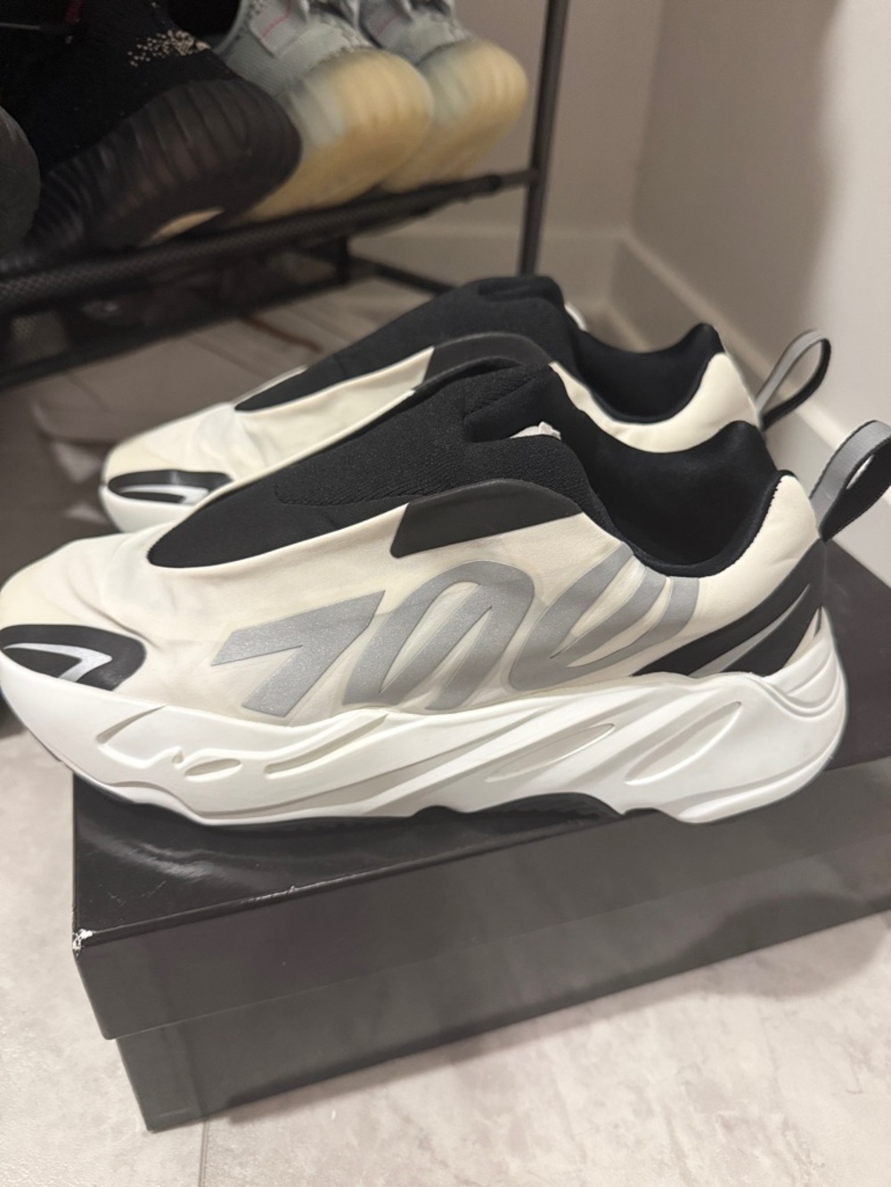 Adidas Yeezy YZY 700 MNVN IG4798 Laceless Analog